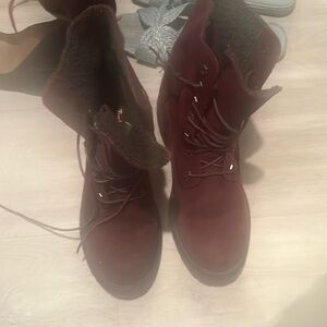 Womens Timberlind Purple boots US Size 9